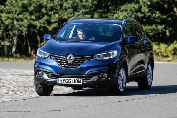 Около 32% от собствениците на Renault Kadjar са имали повреди, като най-честите оплаквания са от климатика. На практика всички коли са можели да се управляват, но само 39% от проблемите са разрешени в рамките на един ден и 54% от хората са били без колата си повече от седмица. Сметките обаче са малки, въпреки че Renault не поеха разходи за отстраняване на повреди.
Рейтинг на надеждност: 74,1%